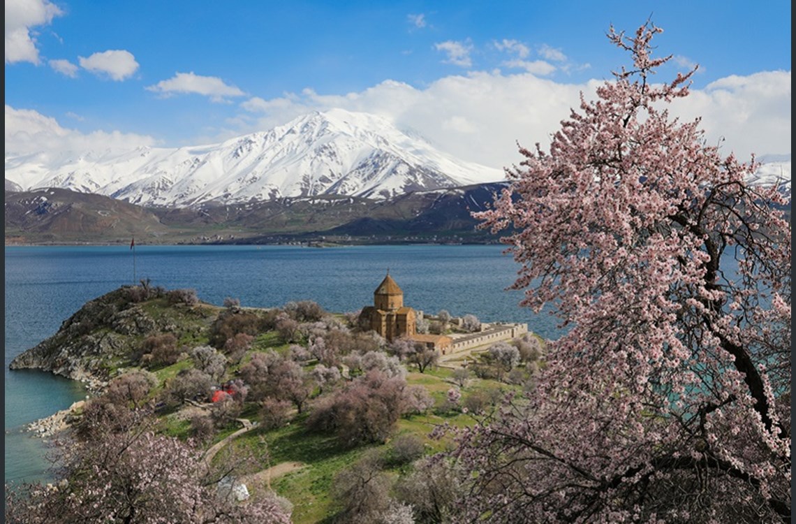 Озеро Ван цветение